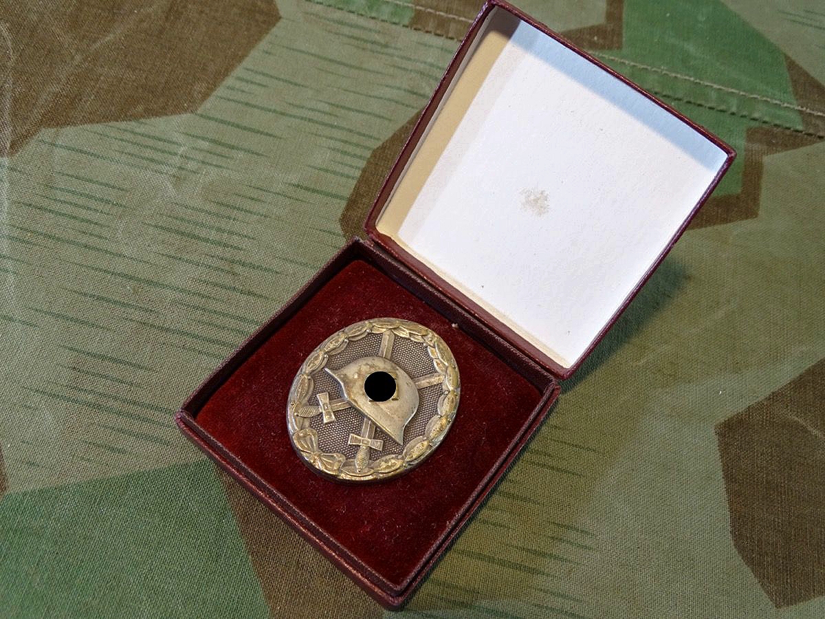 Verwundeten Abzeichen in silber, Buntmetall, Hersteller 4 Steinauer & Lück, in roter Schatulle