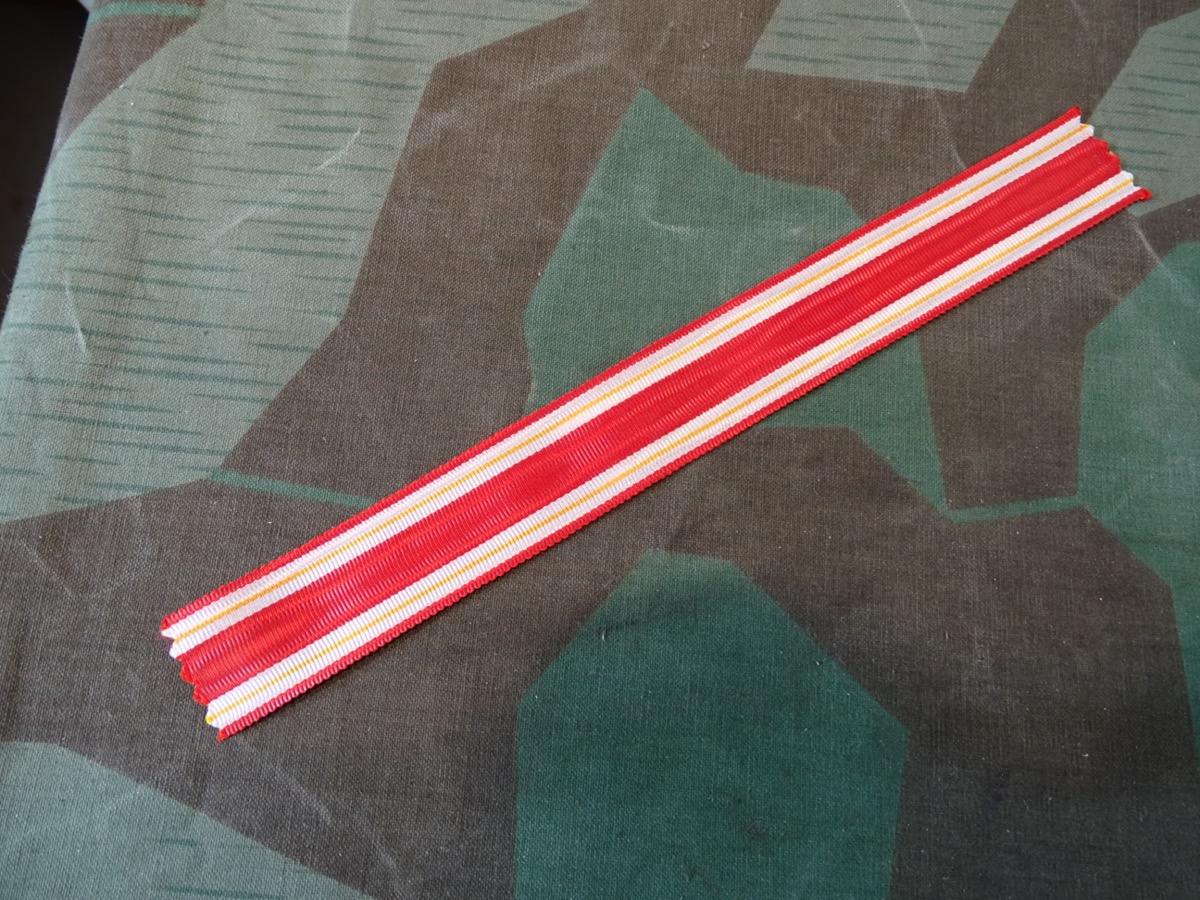 Bandabschnitt rot mit weiß gelben Streifen, ca. 22,5cm,  1. WK Hessen ?
