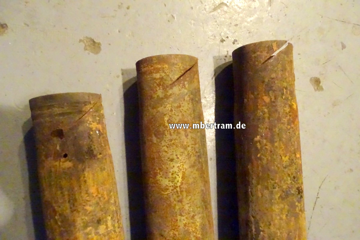 14698-15 Wehrmacht, späte Packkiste für 3 Stck 8,8cm Flak 18 Granaten, 1944/45, ca. 16 Kg, mit 3 Hülsen