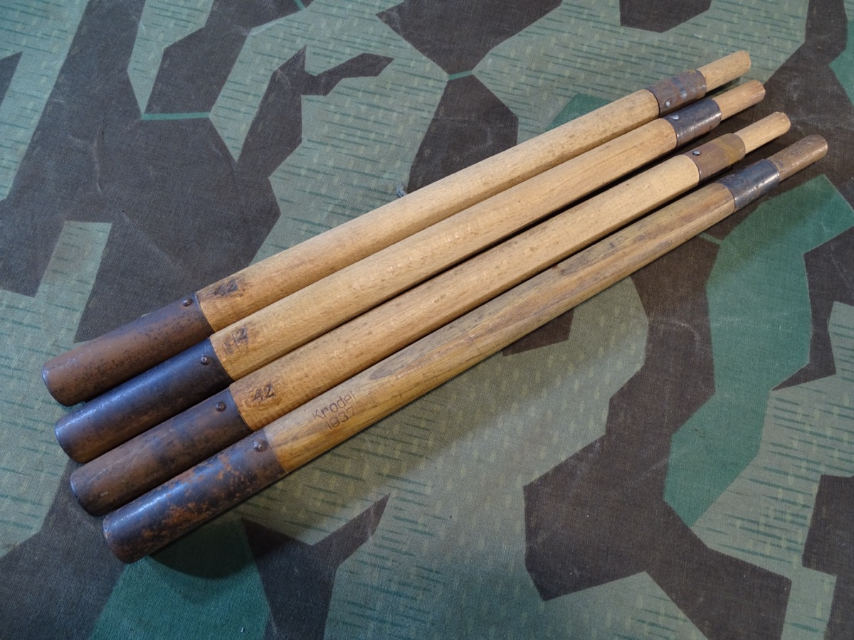 4 Zeltstöcke der Wehrmacht mit Jahresmarken 1942/1937