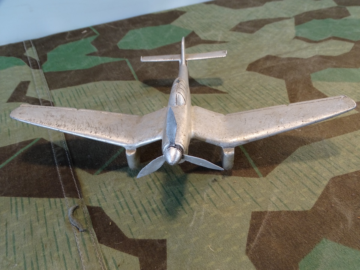 Modell einer Ju 87 Stuka aus dem 2 Weltkrieg, Piloten Geschenk aus Flugzeugaluminium. 