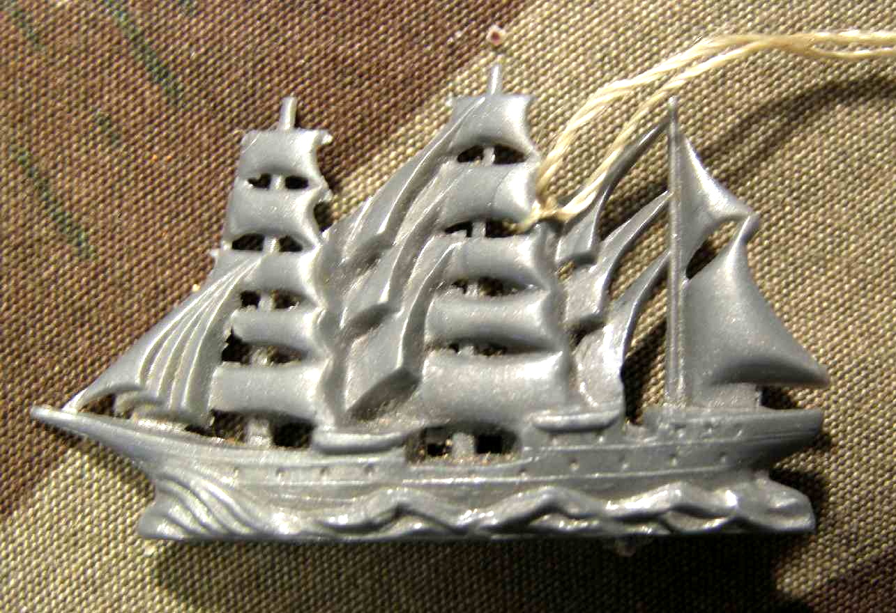 "Segelschulschiff" WHW 1941, Kunststoffabzeichen