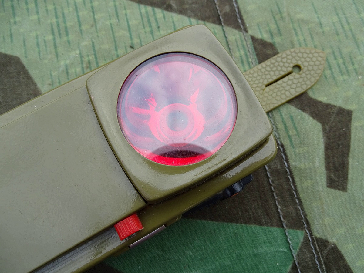 Militär Signal Taschenlampe, olive Originalfarbe, 2 Farbschieber, schöner Zustand. 