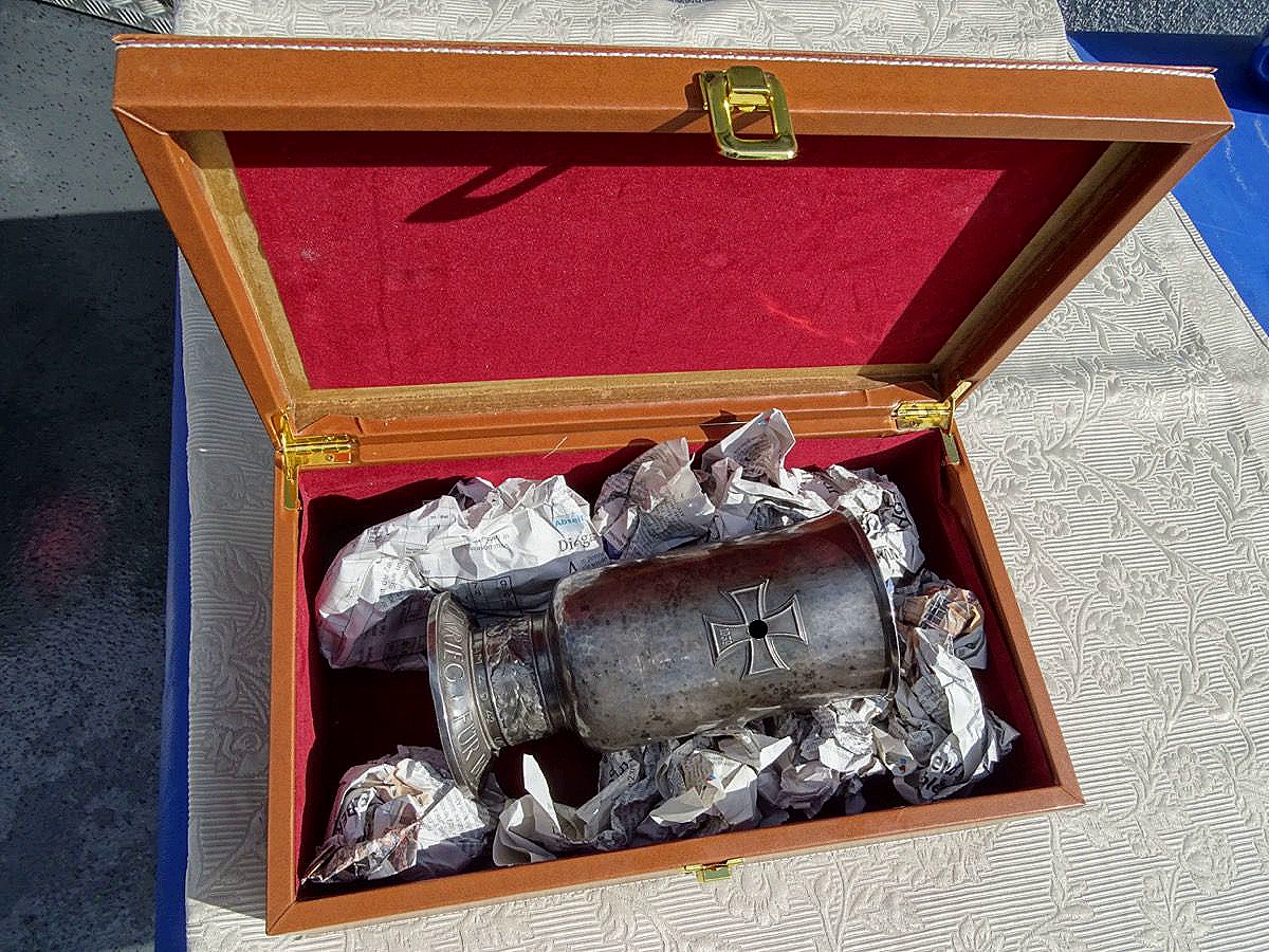 Luftwaffe Ehrenpokal für besondere Leistungen im Luftkrieg für Unteroffizier Ludwig Schubert, Bordschütze, 1942 Luftwaffe Ehrenpokal für besondere Leistungen im Luftkrieg für Unteroffizier Ludwig Schubert, Bordschütze, 1942
