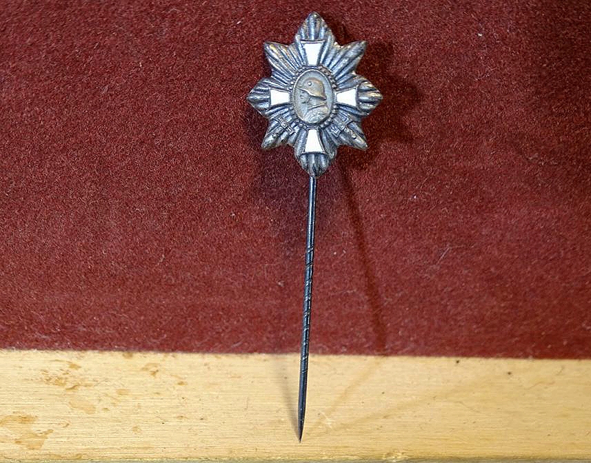 Miniatur Deutsches Feld Ehrenzeichen  mit langer Nadel. Ges. Gesch.