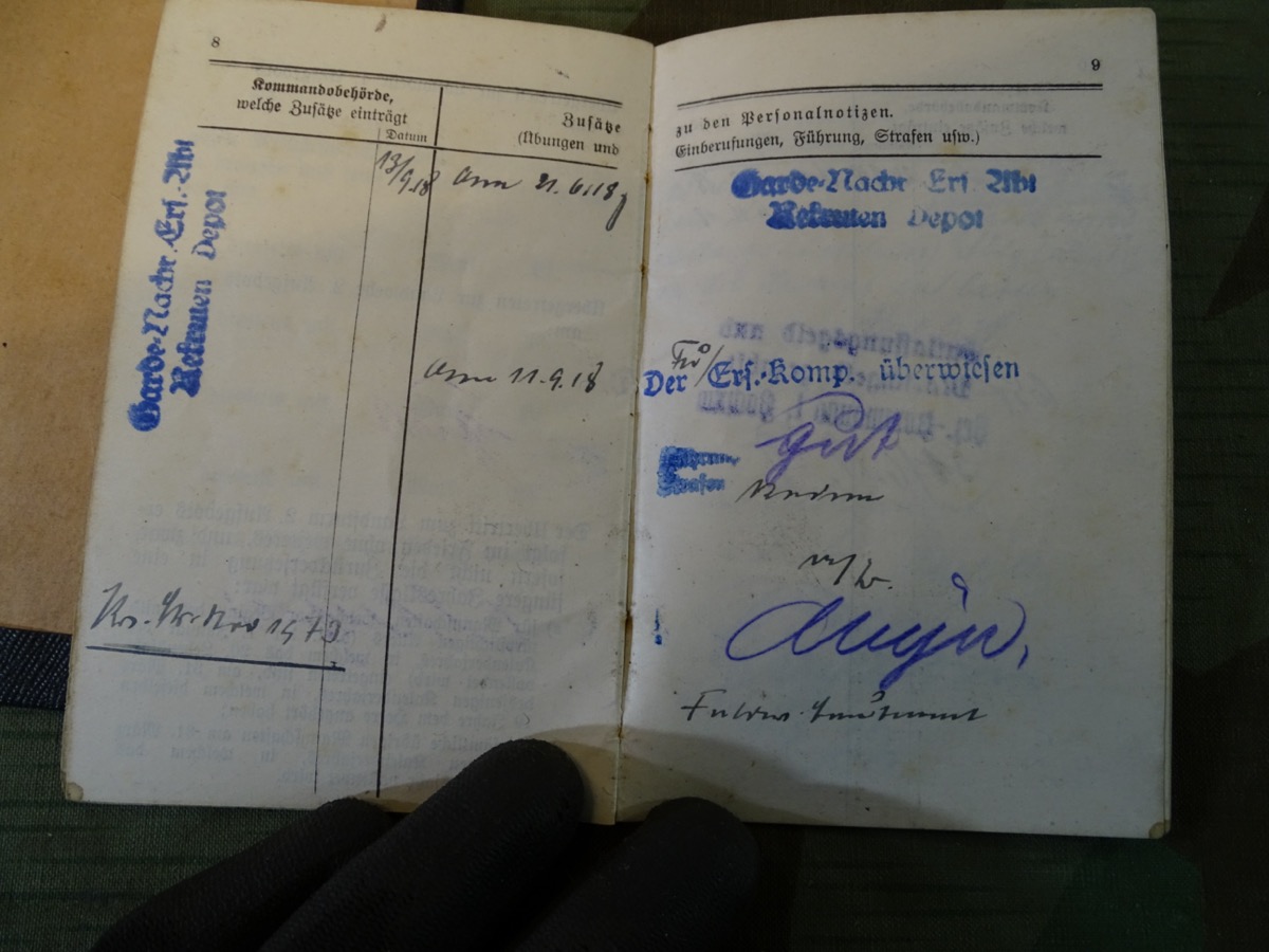 2 Wehrpässe 1. u 2. Weltkrieg mit 2 Hüllen u. Urkunde Ehrenkreuz f. Frontkämpfer 2 Wehrpässe 1. u 2. Weltkrieg mit 2 Hüllen u. Urkunde Ehrenkreuz f. Frontkämpfer