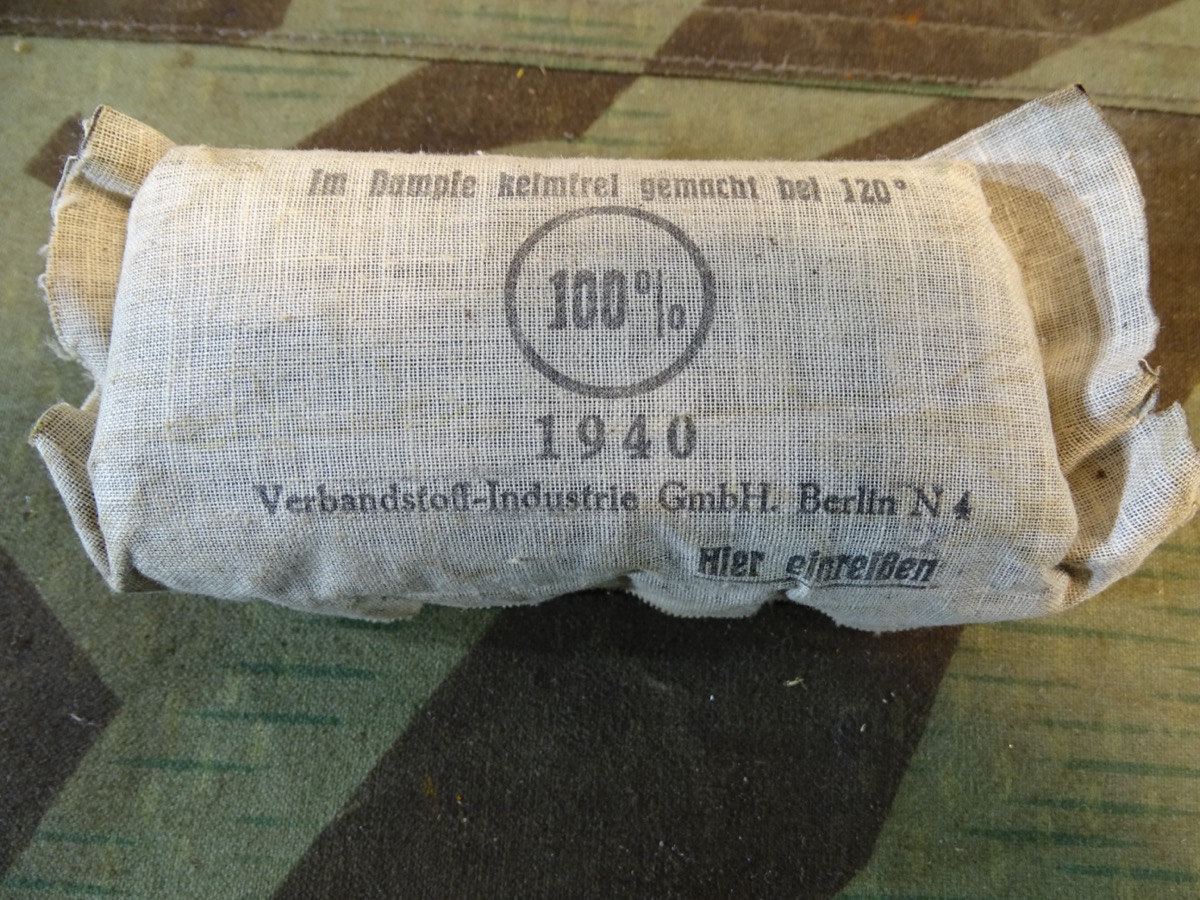 Großes Wehrmachts Verbandpäckchen, 1940 Verbandstoff Industrie Berlin
