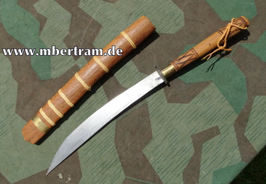 Asiatischer / Orientalischer Dolch. Holzscheide