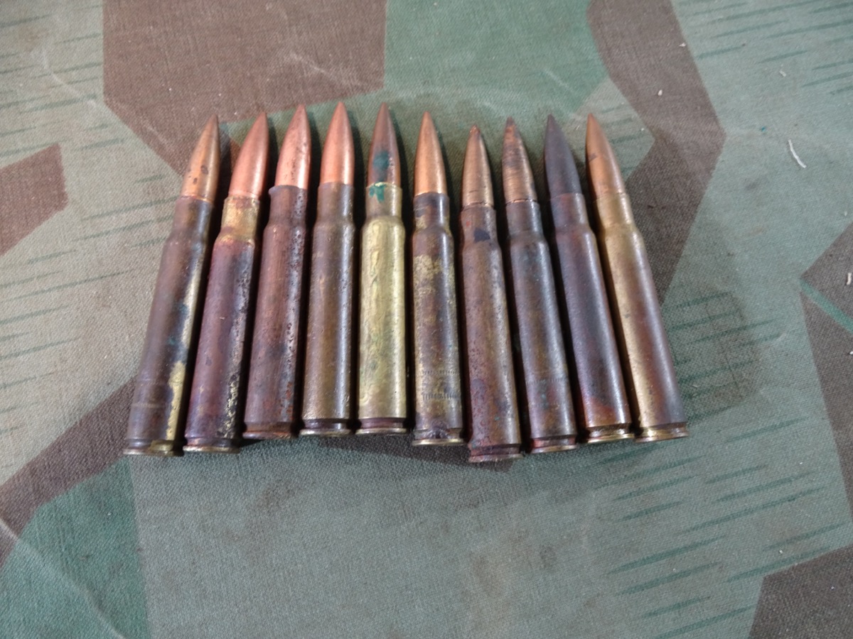 10 Patronen 8x57, 1. Weltkrieg deutsches Kaiserreich. Für Gewehr- und K 98, MG 08 , Messinghülsen 1916-18