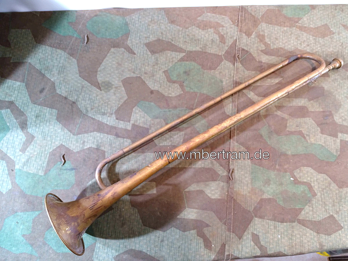 HJ Fanfahre eines HJ Musikzuges mit HJ Emblem mit HK
