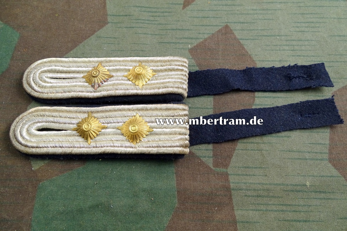 Kriegsmarine Paar Schulterstücke für einen Kapitänleutnant, zum aufschlaufen