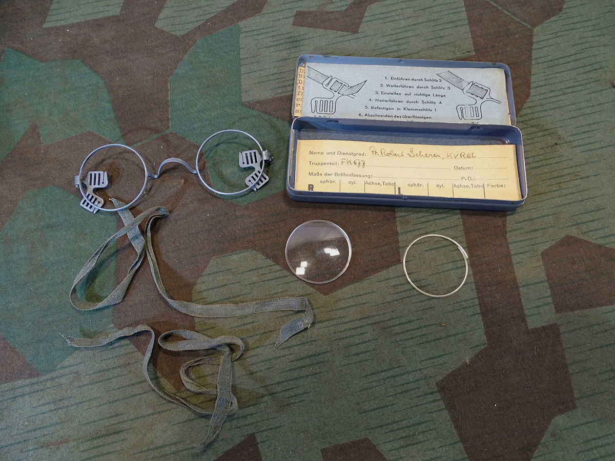 Wehrmacht Maskenbrille in Behälter