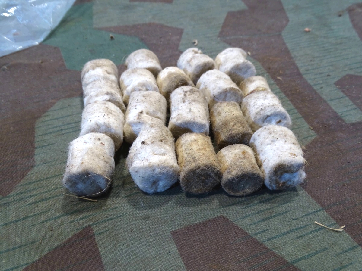 4 Filz Puffer für Tragegestell für 2 Gurttrommeln für MG 42 / MG 34