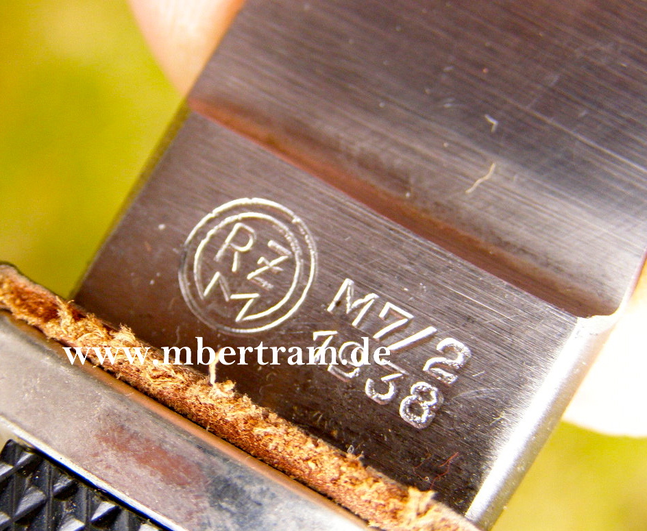 Replik, HJ Dolch / Fahrtenmesser. Devise " Blut und Ehre "
