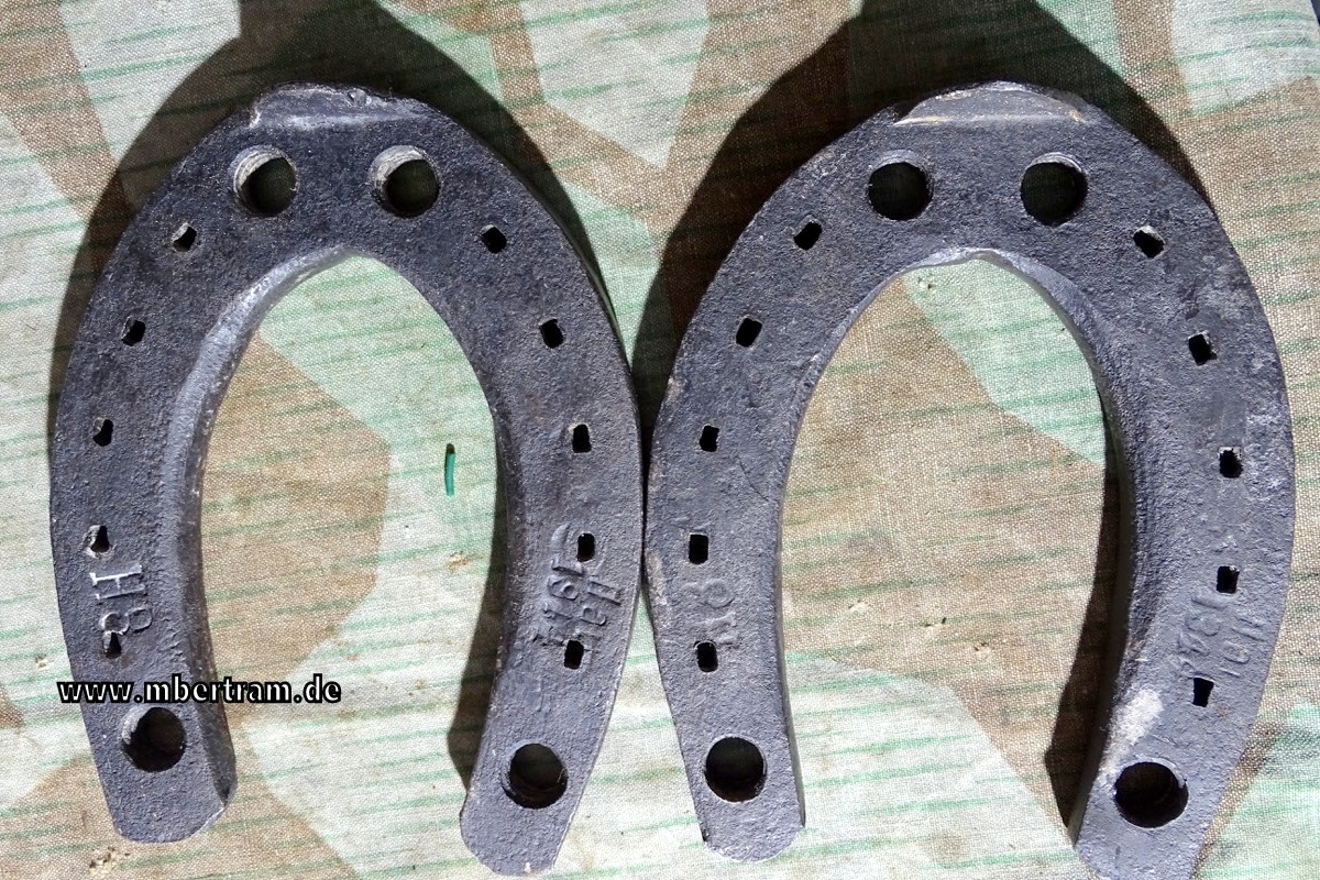 Wehrmacht Kavallerie Paar Hufeisen Gr. H 8 , Stempel  "Hau 1944"