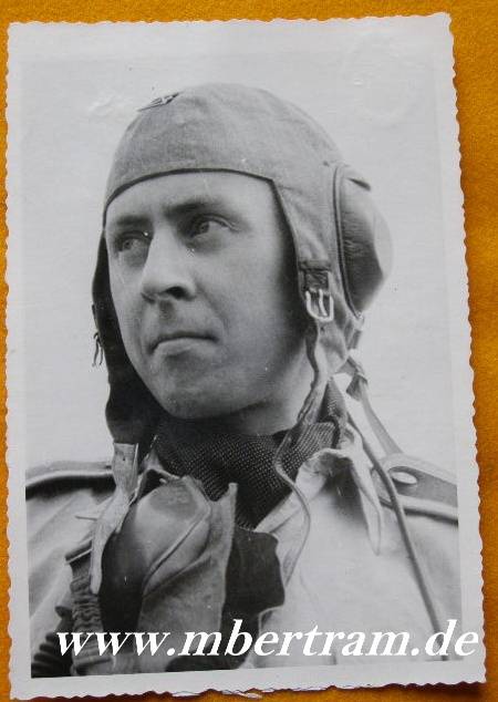 Foto: Flieger, Tropenhemd, Kopfhaube, Sprechfunk, Maske