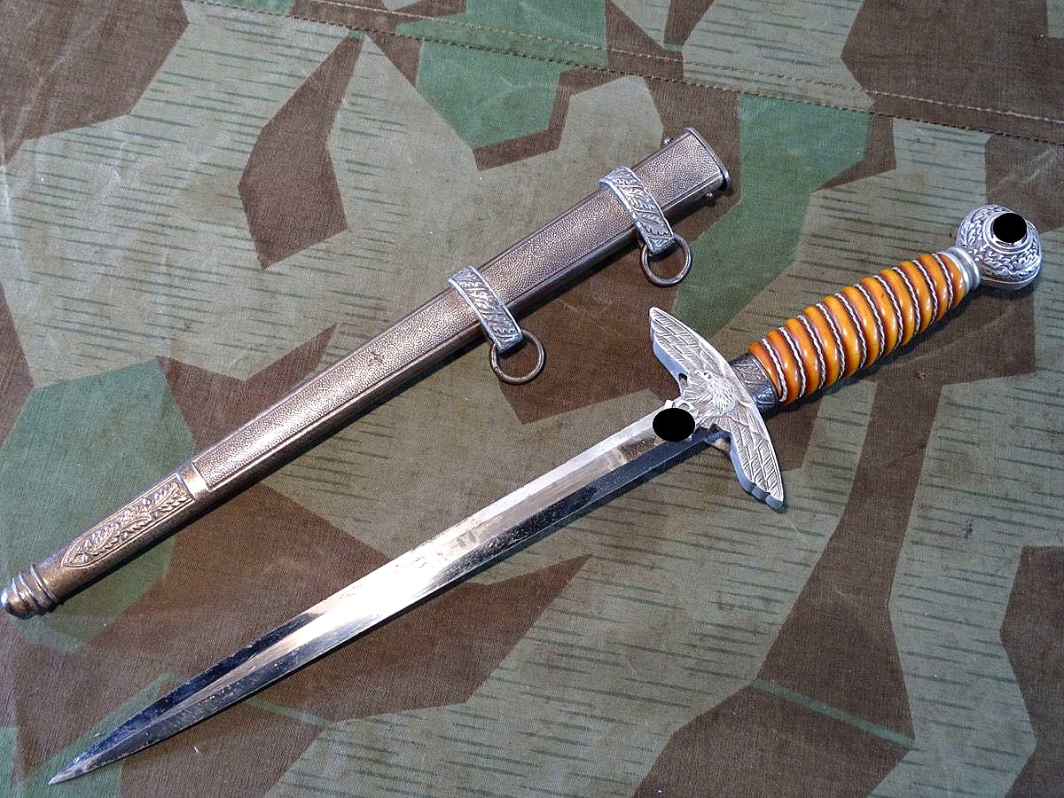 Früher Luftwaffen Offiziersdolch mit Alu Beschlägen, rotgelber Griff Früher Luftwaffen Offiziersdolch mit Alu Beschlägen, rotgelber Griff