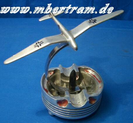 Luftwaffen Aschenbecher mit Trainings- Segelflugzeuges, Alu