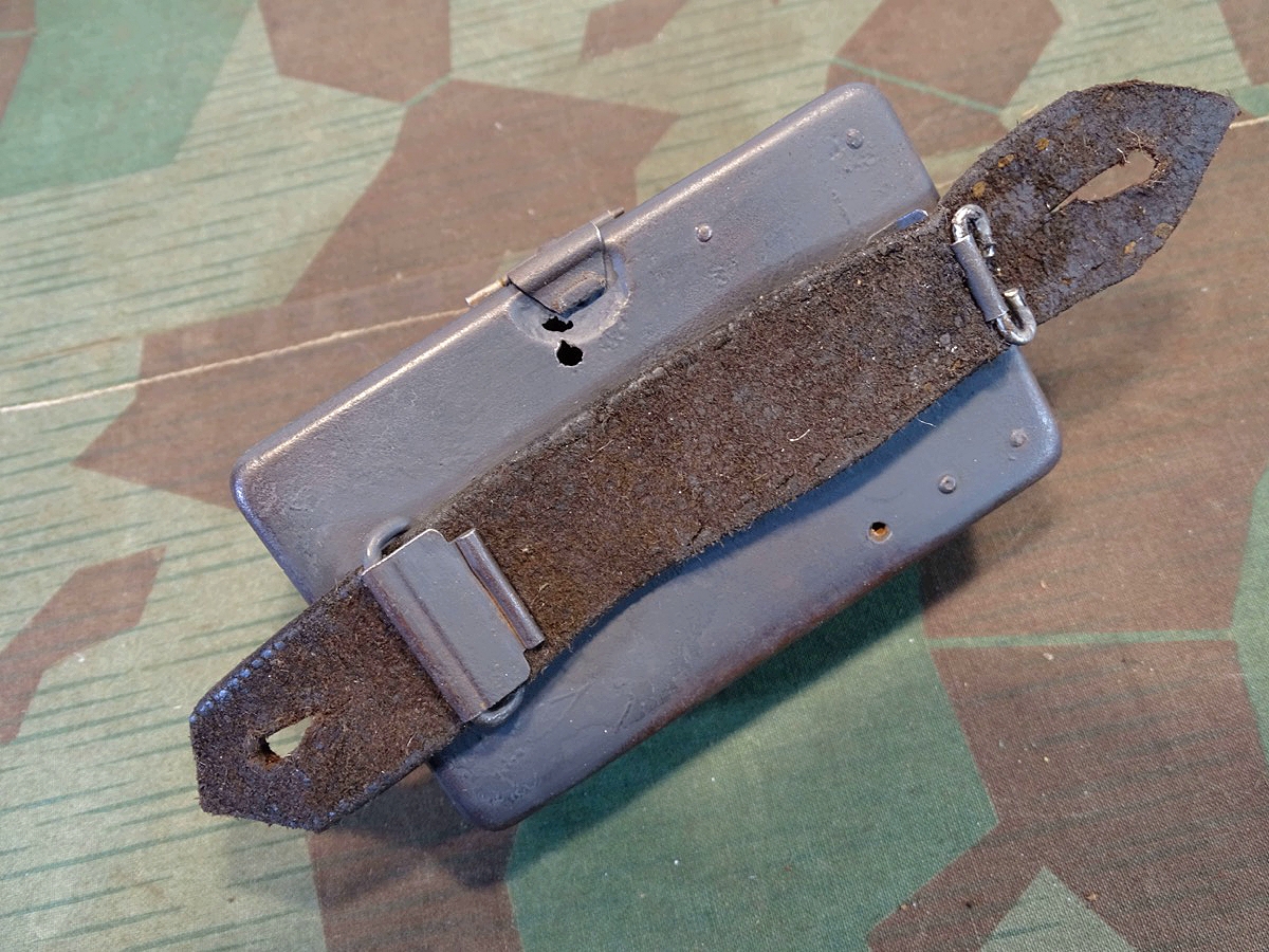 Luftwaffe blaugraue Dienst Taschenlampe mit Abblendhaube und 2 Farbschiebern. 