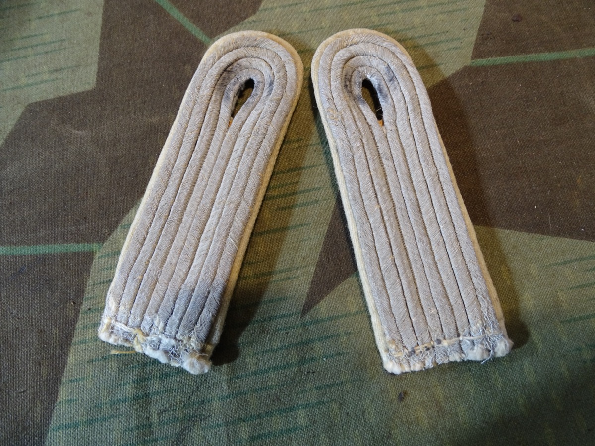 Paar Schulterklappen Leutnant Infanterie. Zum einnähen