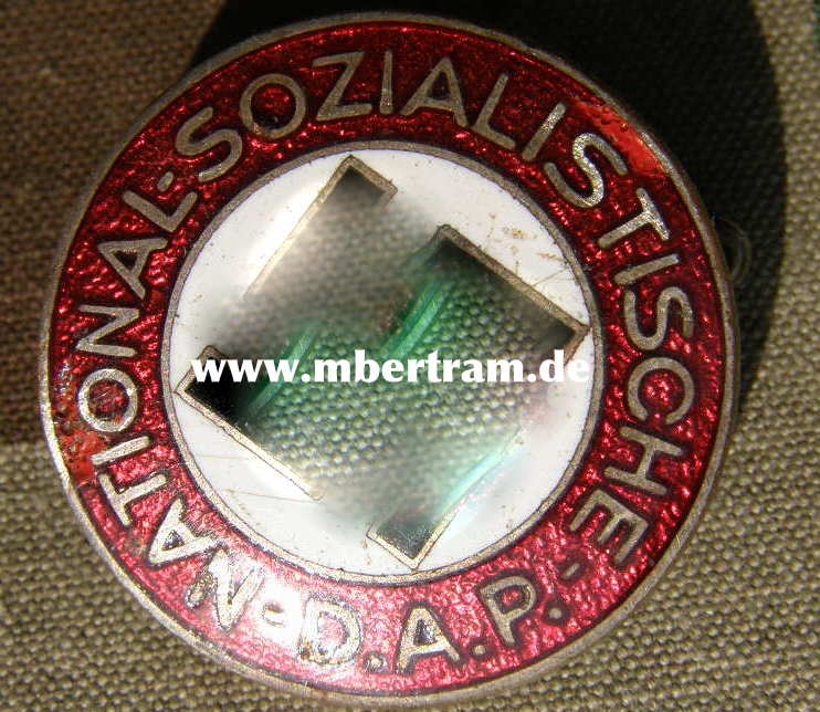 NSDAP PARTEIABZEICHEN, EMAILLIERT, RZM 63, S &amp; L