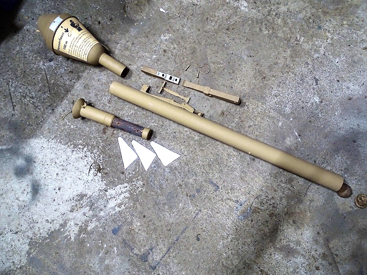 Original Deko Panzerfaust 100, delaboriert, lehmgelb lackiert