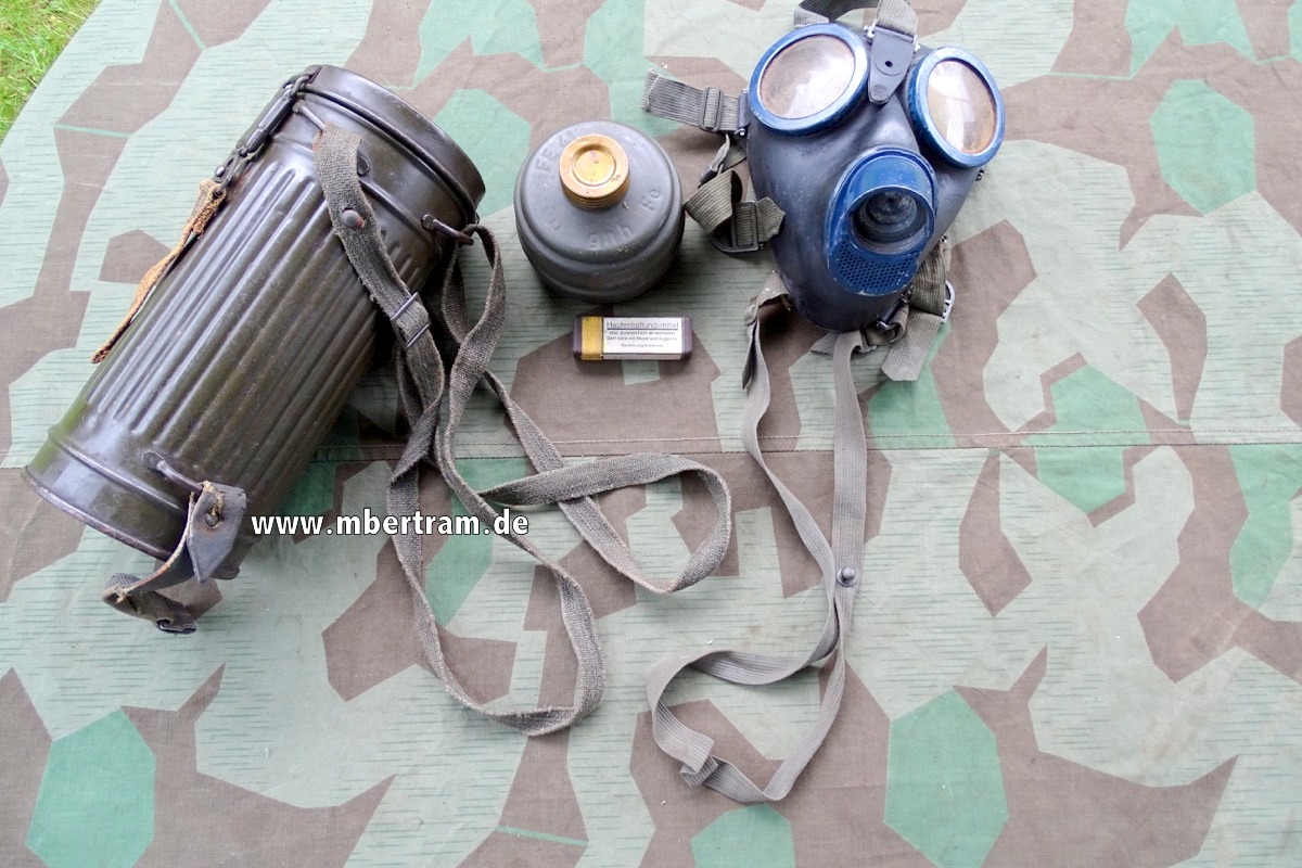 WH Gasmaske M 38, Dose, Riemen, Filter, Losantin zusammengehörig 1943, Z 2-3