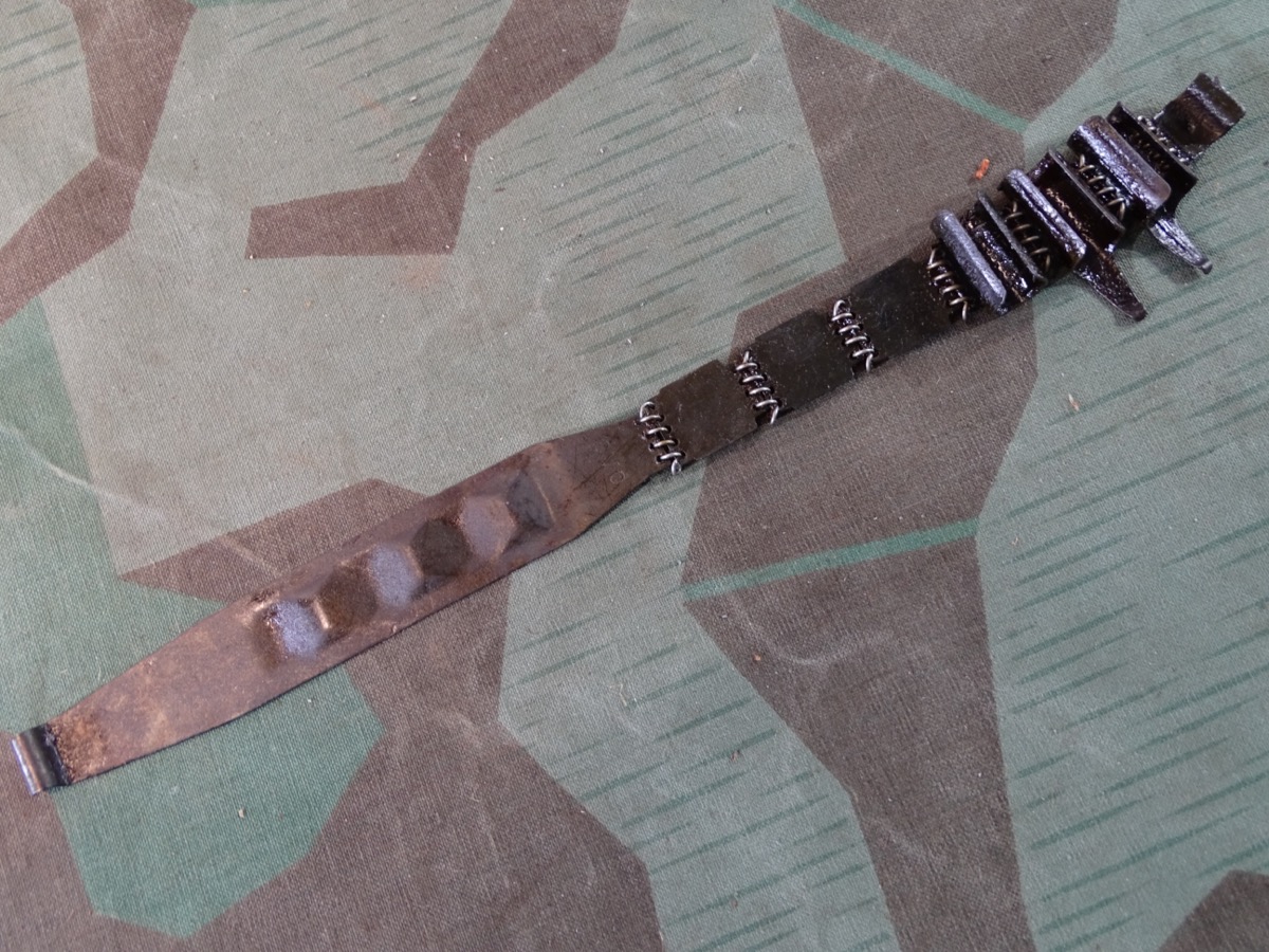 Einführstück für MG 42/ MG 34 Gurt " cvo" Stocko Reisverschlüsse Wuppertal. 