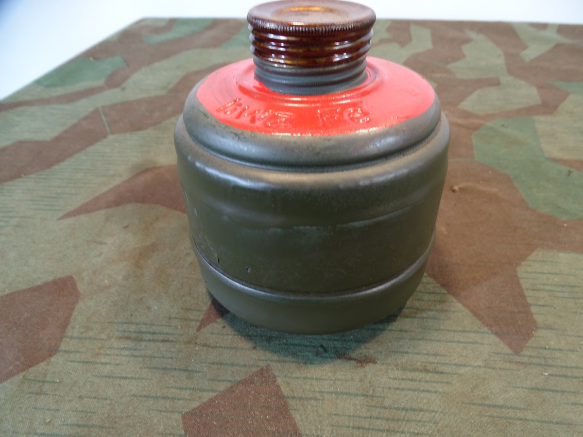 Früher Bundeswehr Üb - Gasmasken Filter aus Wehrmachtsfertigung  bwz FE 42