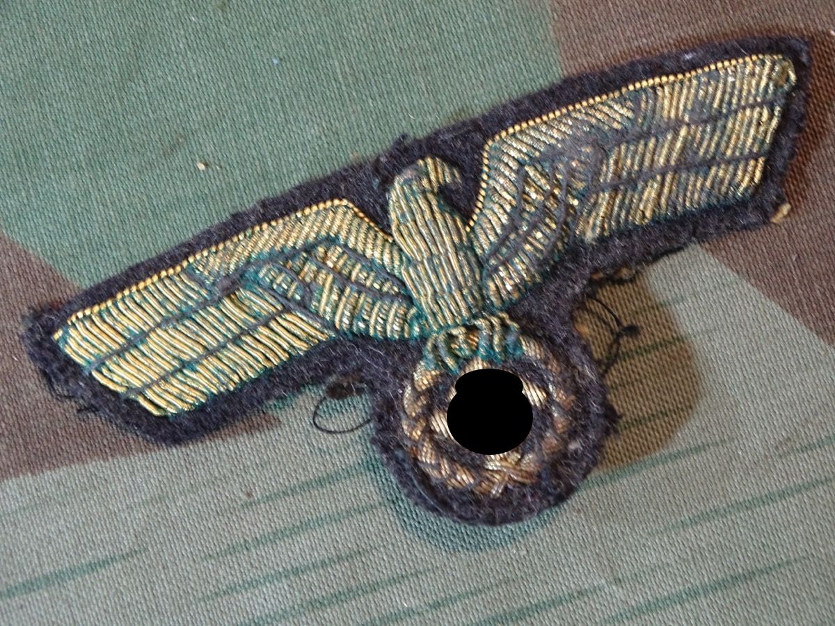 Offiziers Brustadler der Kriegsmarine, handgestickt, Metallfaden. Angelaufen, getragen