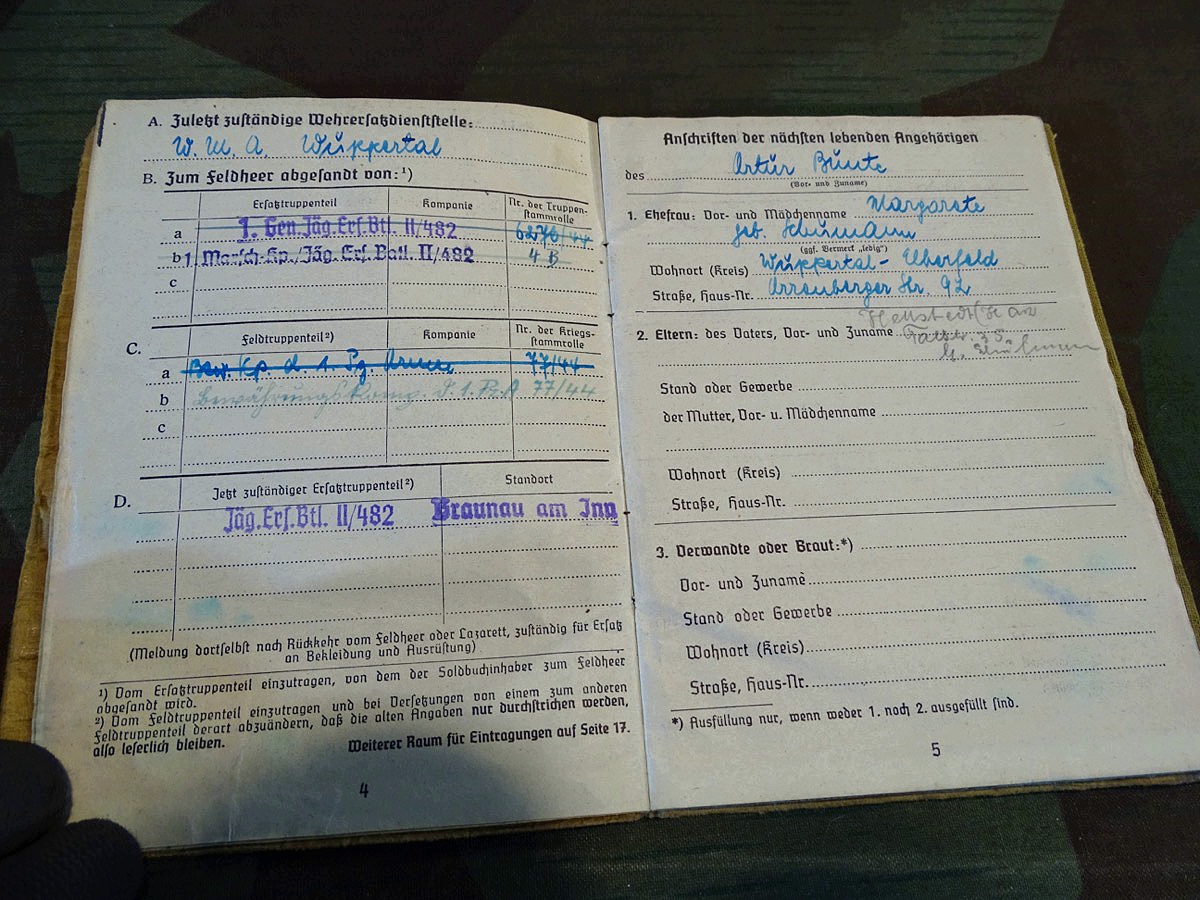 Soldbuch Grenadier Artur B, Jäger Ers. Btl. II/482, 5 Orden eingetragen Soldbuch Grenadier Artur B, Jäger Ers. Btl. II/482, 5 Orden eingetragen