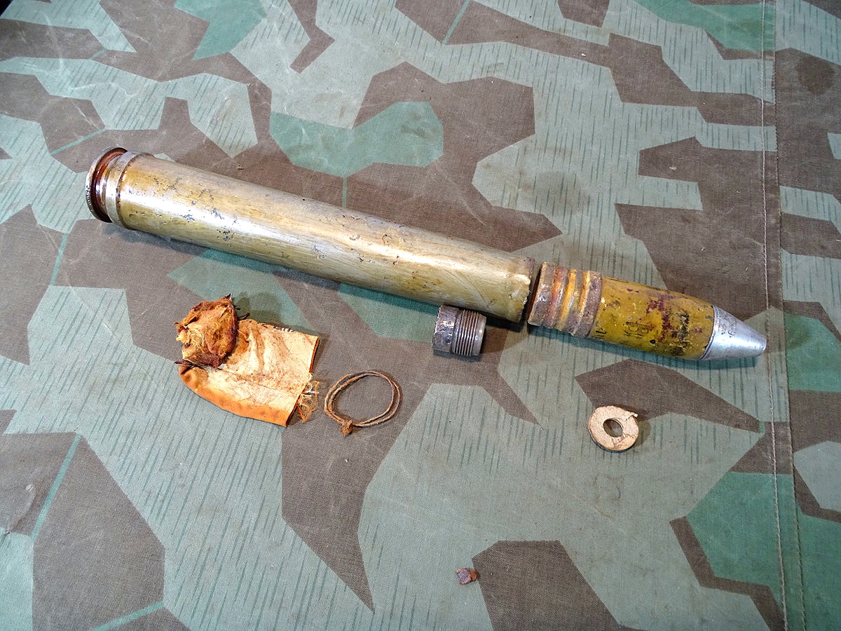3,7 cm deko Spreng Flak Granate, ORIGINALLACK , Ladungssäckchen, Leuchtspureinsatz, Aluzünder, Stahlhülse.