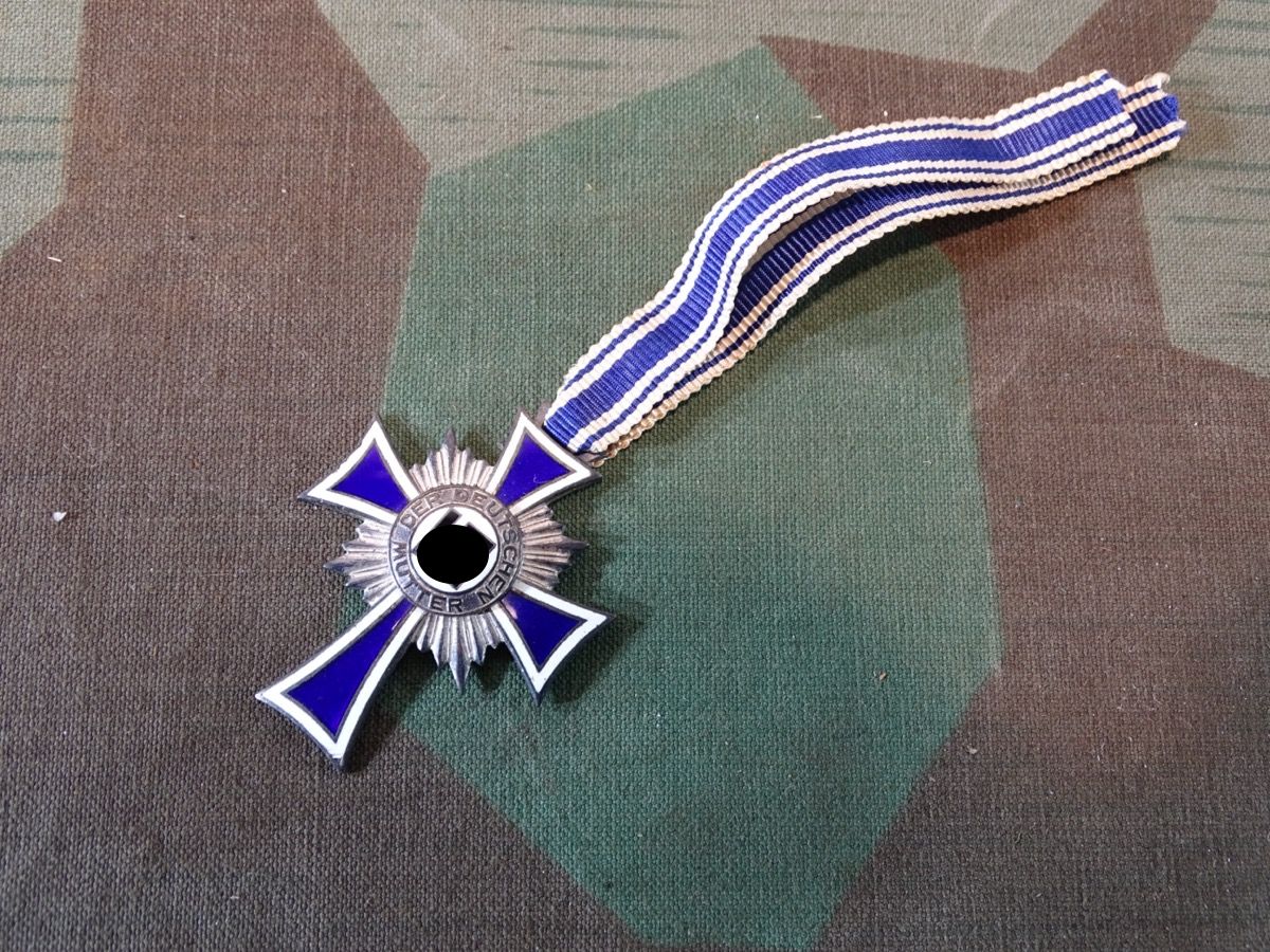 Mutterkreuz / Ehrenkreuz der Deutschen Mutter in Silber. Mutterkreuz II. Stufe. 
