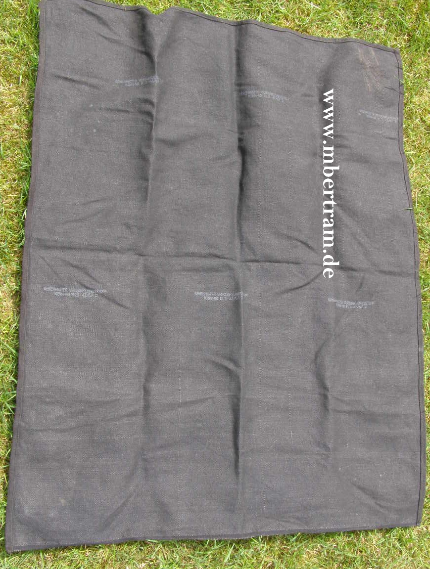 "Amtlich genehmigter Luftschutz Verdunklungsstoff" ca. 112x97cm