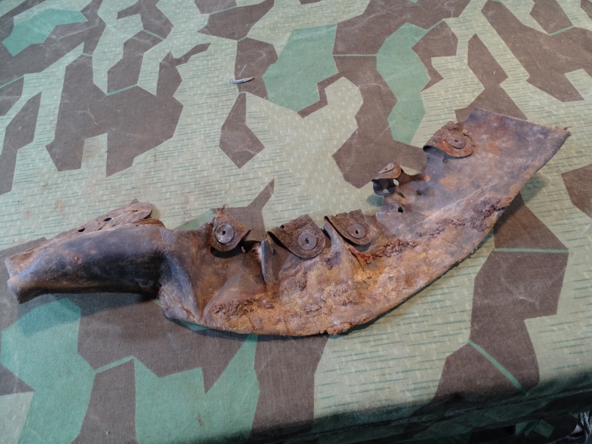 Original Stahlhelmleder für Wehrmachts Stahlhelme, Wasserfund. 