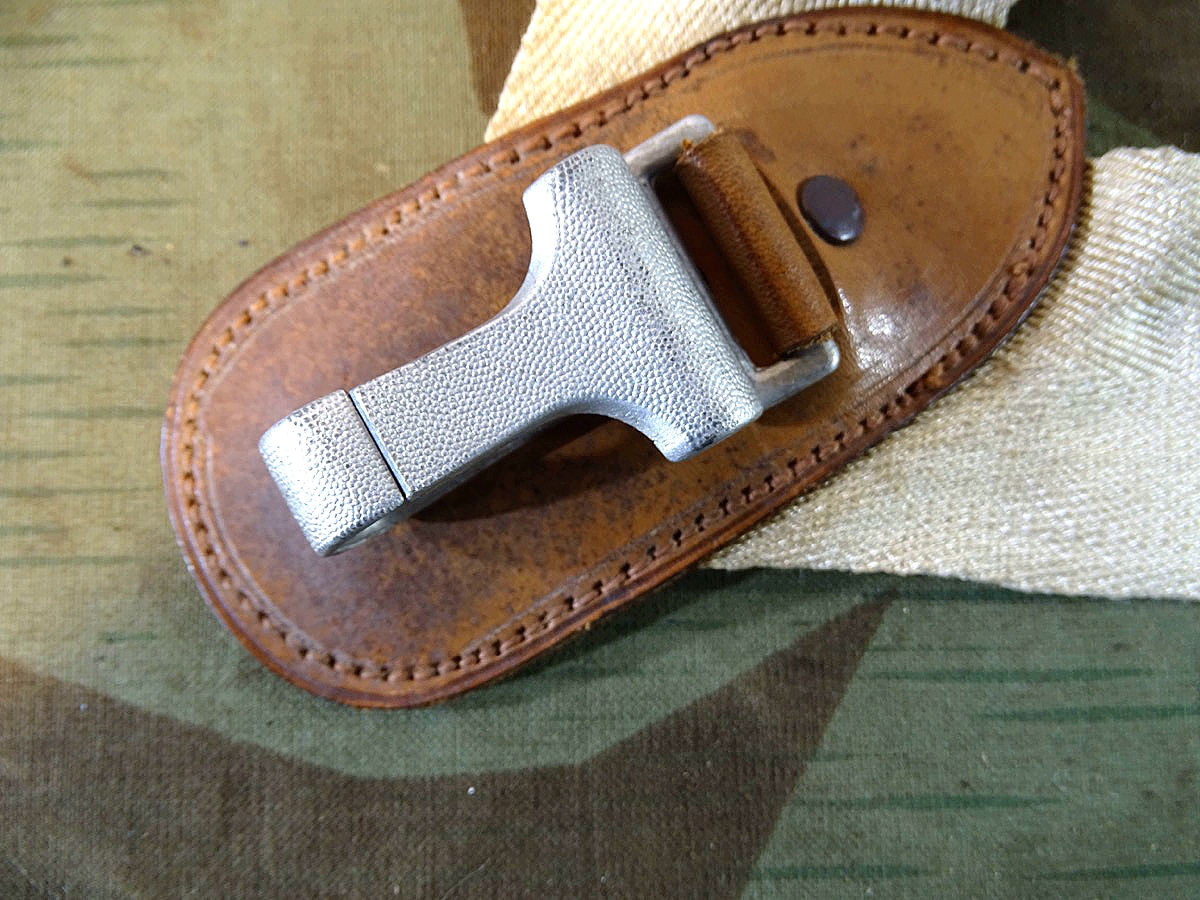 Wehrmacht Luftwaffen Blankwaffen Schultergurt, braunes Leder 