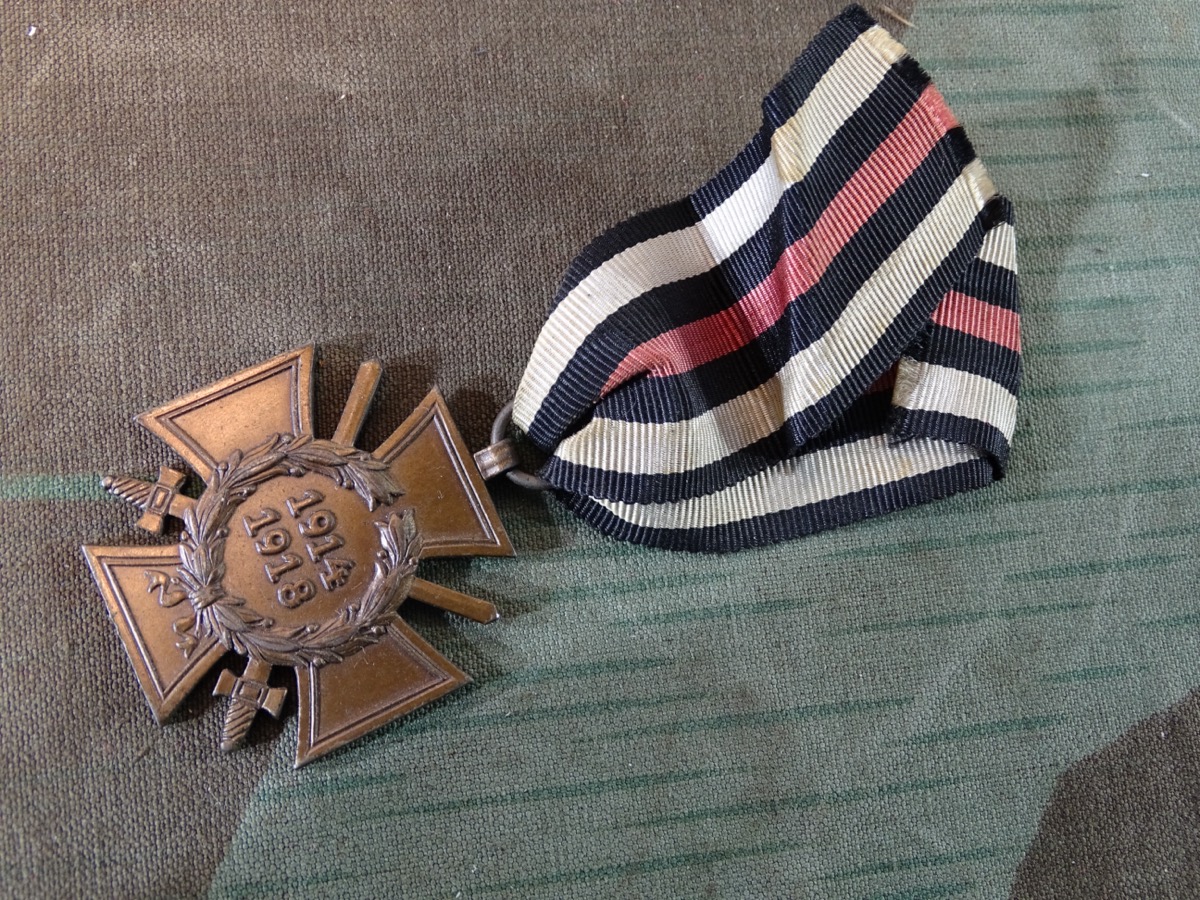 Ehrenkreuz für Frontkämpfer 1914/ 1918 mit Schwertern. No 45 R.V. Pforzheim