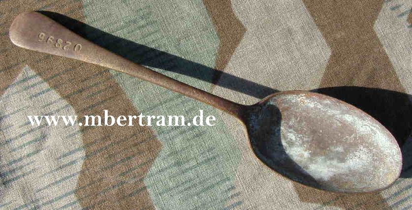 Kriegsgefangenenlöffel mit Gefangenennummer: 02895
