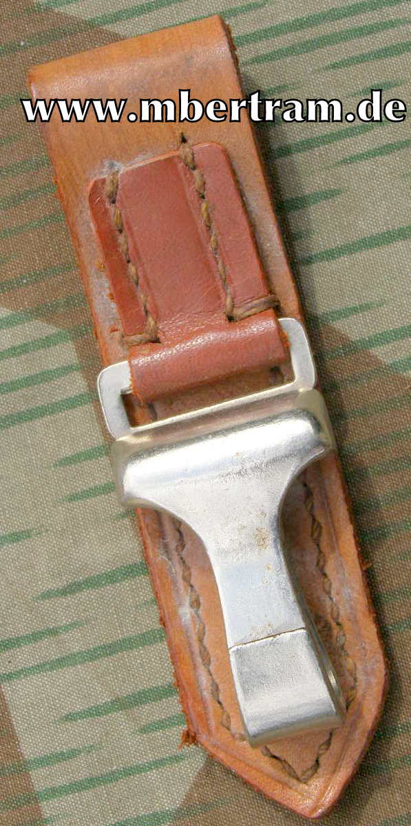 Lederhänger für den Dolch oder Säbel. 3. Reich