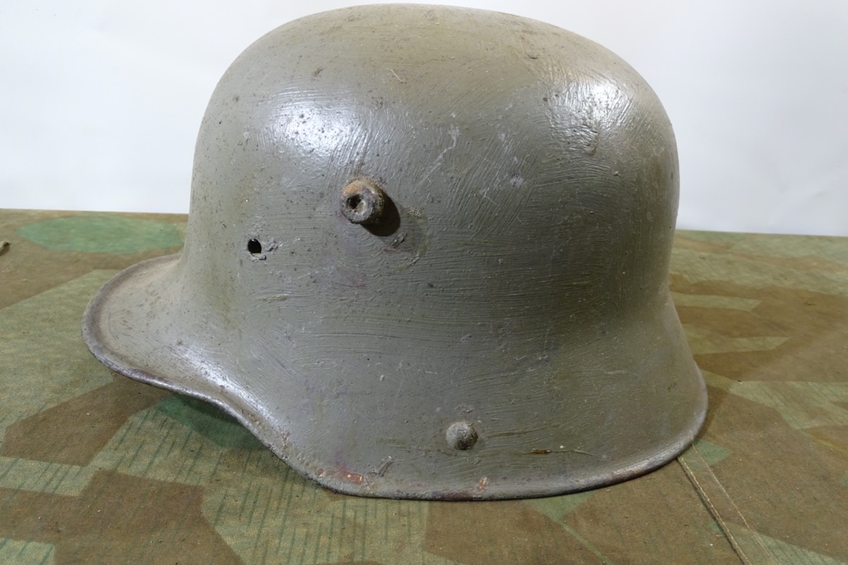 Stahlhelmglocke 1. Weltkrieg, überstrichen