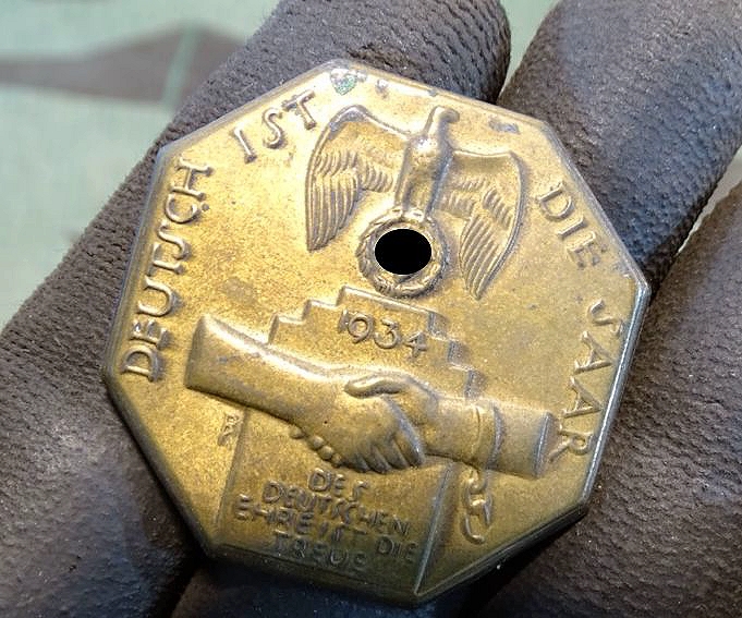 Veranstalltungs Abzeichen Deutsch ist die Saar 1934, Nadel zeitgenössisch ersetzt