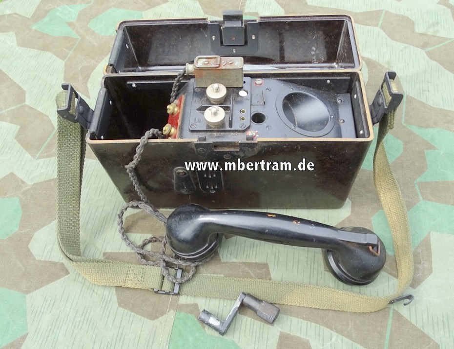 Wehrmachts Feldtelefon, Baujahr 1941 mit Riemen