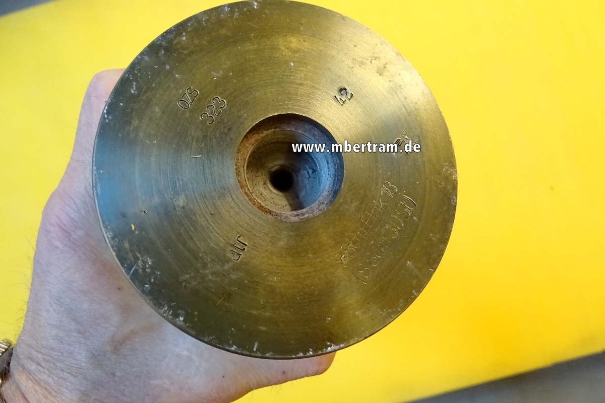 14735-35742d7c4ef774 Vermessingte 8,8cm Flak 18 Hülse, Panzergranate, Flak u. Tiger 1 Panzer, ca. 13 kg