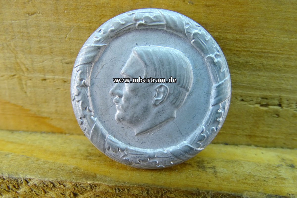 Patriotischer Anstecker mit A.H. Kopf, Deschler & Sohn München, ca 30mm