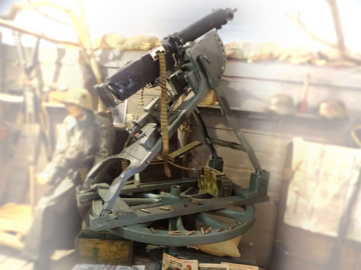 Deko MG 08. Ganzmetall Nachbau mit Behelfs Fliegerlafette