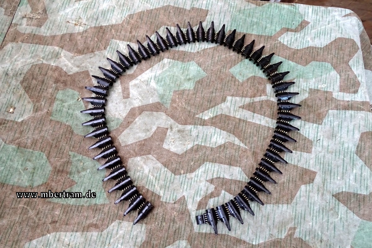 Späte 50 Schuss Gurtkette, Fa. Stocko Druckknöpfe Wupertal, Codierung "cvo" ( 1942-45)