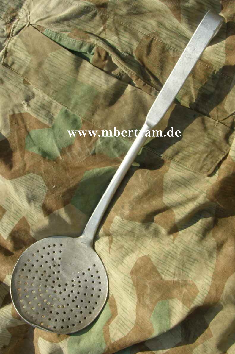 Kriegsmarine 47cm lange Seihekelle. Alu,1940, 14cm Kelle