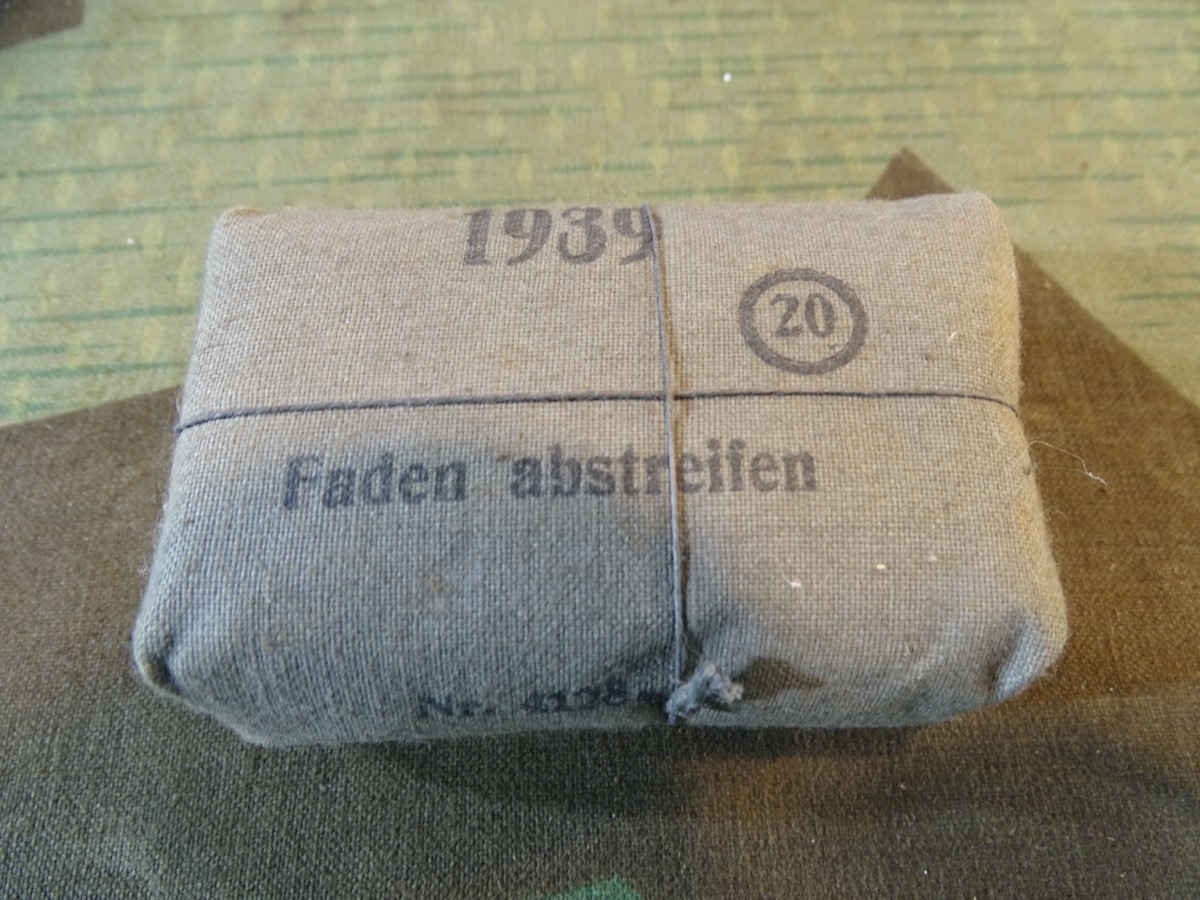 Kleines Verbandpäckchen der Wehrmacht, 1939, "Paul Hartmann A.G., Heidenheim"