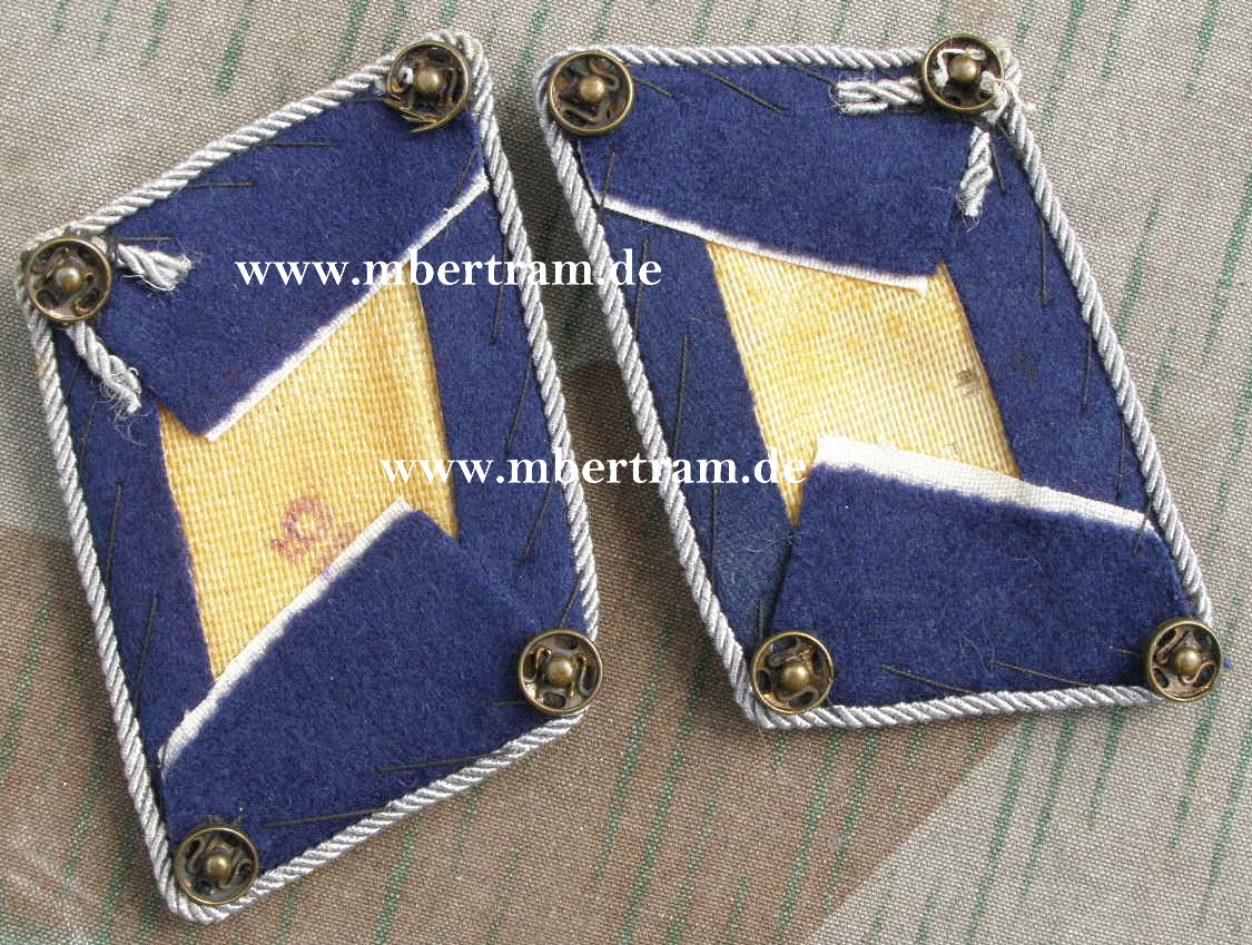 Paar Luftwaffe Kragenspiegel Stabsarzt, Waffenfarbe blau