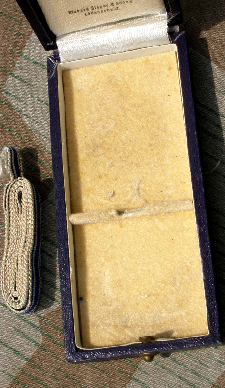 10024-4 Mutterkreuz in gold mit Etui, Hst.: R.Sieper & Söhne